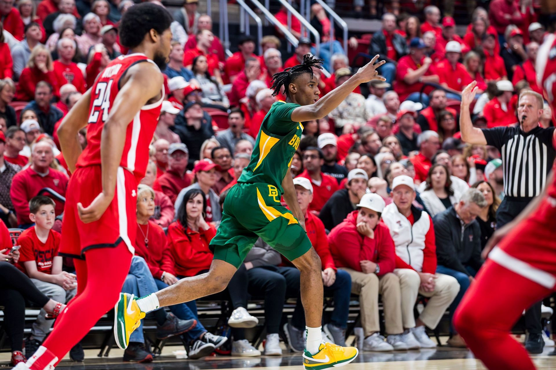 Baylor's leading scorer Ja'Kobe Walter will suit up against Cincinnati.